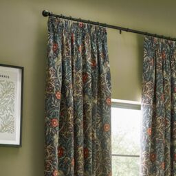 Morris & Co Seaweed Printed Velvet Room Darkening Pencil Pleat Curtains in Indigo - Size: 117 cm width x 137 cm drop - thumbnail 3