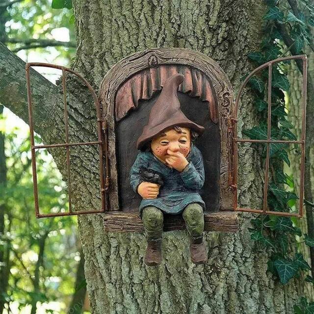 NESTLUNE F Garden Ornaments-Gnome Statue Elf Out The Door Tree in Brown - Size: 100 cm x 15 cm - image 1