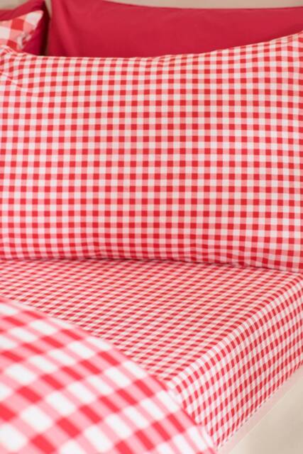 Catherine Lansfield 'Bamford Gingham Check' Fitted Sheet in Red - Size: King - image 1