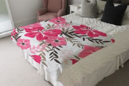 Benjamin Tate Design Red & Pink Floral Blanket in Natural - Size: 120 cm x 150 cm - thumbnail 3