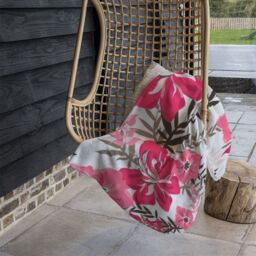 Benjamin Tate Design Red & Pink Floral Blanket in Natural - Size: 120 cm x 150 cm - thumbnail 4