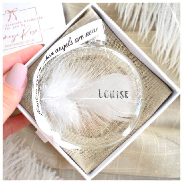 Amaya Rose Ltd Personalised Feather Remembrance Bauble. Mum Dad Baby Cat Dog in Clear