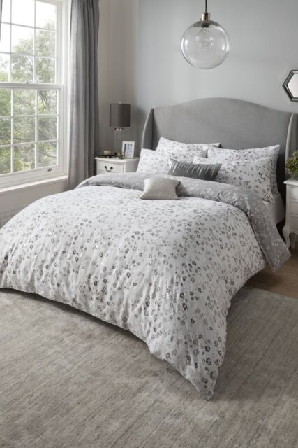 Samantha Faiers Home 'Delilah' Silver Animal Print Reversible Polycotton Duvet Cover Set - Size: King