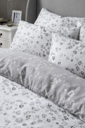 Samantha Faiers Home 'Delilah' Silver Animal Print Reversible Polycotton Duvet Cover Set - Size: King - thumbnail 2