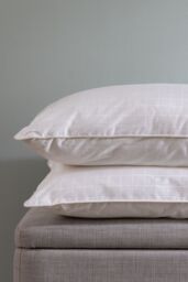 Soak&Sleep Soft As Down with Silk Standard Pillow - Soft Medium in White - thumbnail 2