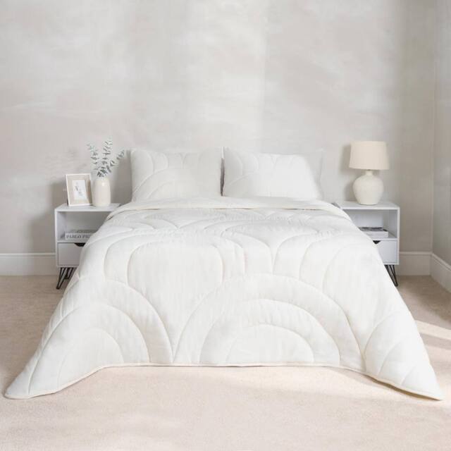OHS Quilted Arches Coverless 7.5 TOG Duvet Bedding Set in Cream - Size: King - image 1