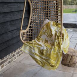 Benjamin Tate Design Golden Swirled Marble Blanket in Natural - Size: 120 cm x 150 cm - thumbnail 4