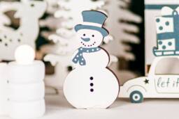 Marco Paul Pre-Lit Christmas Village Scene - House & Snowman in White - thumbnail 5
