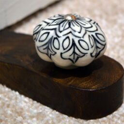 Nicola Spring Traditional Vintage Wooden Door Wedge Stop - thumbnail 6