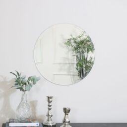 Melody Maison Round Frameless Bevelled Mirror 50cm X 50cm in Clear - Size: 50 cm X 50 cm - thumbnail 3