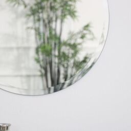 Melody Maison Round Frameless Bevelled Mirror 50cm X 50cm in Clear - Size: 50 cm X 50 cm - thumbnail 6