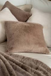 Soak&Sleep Fawn Faux Fur Throw - thumbnail 3