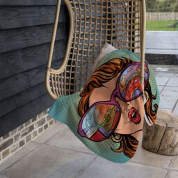 Benjamin Tate Design Woman with sunglasses. Fast food & sweets in the reflection Designer Blanket in Natural - Size: 120 cm x 150 cm - thumbnail 3