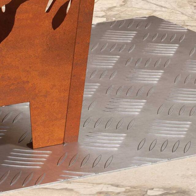 Berkfield Home Stylish Aluminum Checker Plates 2 pcs Non-Slip 50x50 cm in Silver - Size: Medium - image 1