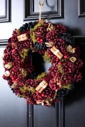 Dibor Cinnamon Pine Festive Xmas Front Door Wreath Christmas Wreath 36cm in Red - thumbnail 2