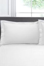 Appletree 'Premium 200TC Plain Dye' Hotel Quality 100% Percale Cotton Oxford Pillowcases (Pair) in White - Size: Standard Pillow Case - thumbnail 1