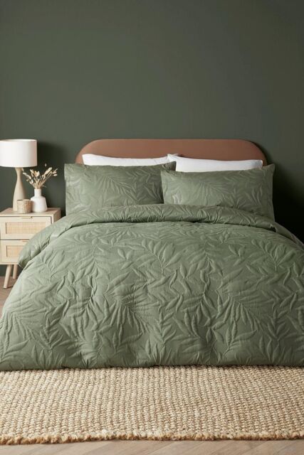 Serene 'Luana' Microfibre Pinsonic 3D Floral Design Duvet Cover Set in Dark Green - Size: Super King - image 1