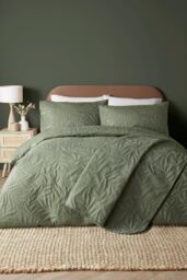 Serene 'Luana' Microfibre Pinsonic 3D Floral Design Duvet Cover Set in Dark Green - Size: Super King - thumbnail 4