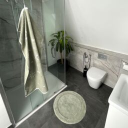 Allure Bath Fashions Sculpted Floral Patterned Bath Towel in Light Green - thumbnail 4