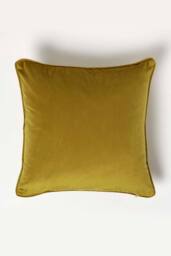 Homescapes Filled Velvet Cushion with Piped Edge 46 x 46 cm in Gold - thumbnail 3
