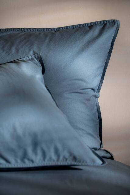 Soak&Sleep Storm Blue Stonewashed Cotton Housewife Pillowcase Pair - image 1
