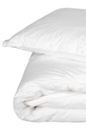 Homescapes Kids 4.5 Tog Goose Feather Duvet & Pillow Set in White - Size: Cot - thumbnail 4