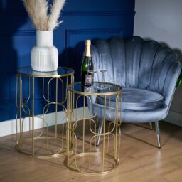 Madison & Mayfair Set of 2 Gold Wavy Wire Tables with Glass Top - thumbnail 4