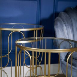 Madison & Mayfair Set of 2 Gold Wavy Wire Tables with Glass Top - thumbnail 6