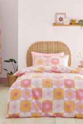Catherine Lansfield 'Retro Daisy' Reversible Duvet Cover Set in Pink - Size: Single - thumbnail 2