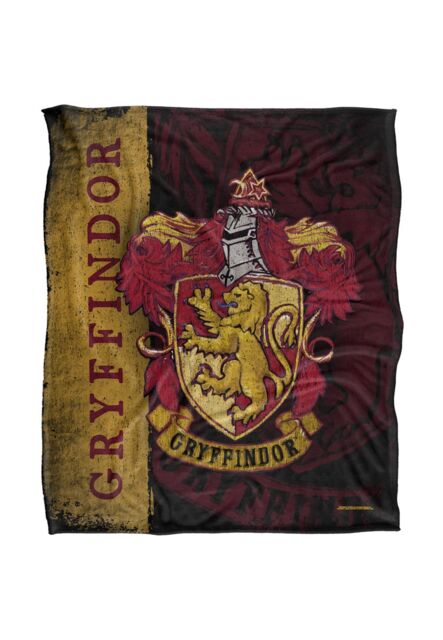 Warner Brothers Harry Potter House Crest Gryffindor Blanket 152 x 127 cm in White - image 1
