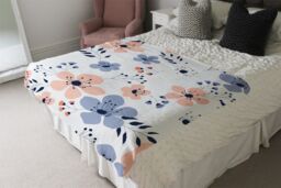 Benjamin Tate Design Pink & Blue Flowers Blanket in Natural - Size: 120 cm x 150 cm - thumbnail 3