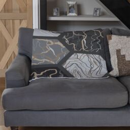 Benjamin Tate Design Hexagon Marble Blanket in Natural - Size: 120 cm x 150 cm - thumbnail 2