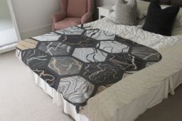 Benjamin Tate Design Hexagon Marble Blanket in Natural - Size: 120 cm x 150 cm - thumbnail 3