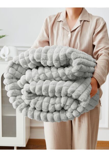 Ezysleep Super Soft Luxury Faux Fur Box Throw in Silver - Size: Large - image 1
