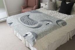 Benjamin Tate Design Decorative Swans Blanket in Natural - Size: 120 cm x 150 cm - thumbnail 3