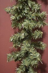 Samuel Alexander 3 Pack: 2.7m (9ft) x 20cm Canadian Pine Christmas Garland Plain Green - Size: 2.7m (9ft) x 20 cm - thumbnail 5