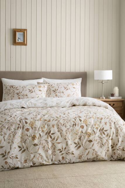 Catherine Lansfield Isadora Floral Reversible Duvet Cover Set in Natural - Size: Single - image 1