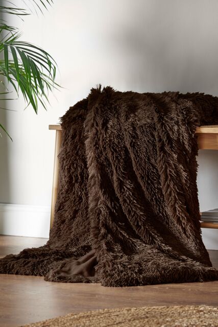 Catherine Lansfield 'Cuddly' Blanket Throw in Chocolate - Size: 150 cm x 200 cm - image 1
