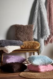 Catherine Lansfield 'Cuddly' Blanket Throw in Chocolate - Size: 150 cm x 200 cm - thumbnail 4
