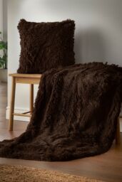 Catherine Lansfield 'Cuddly' Blanket Throw in Chocolate - Size: 150 cm x 200 cm - thumbnail 2