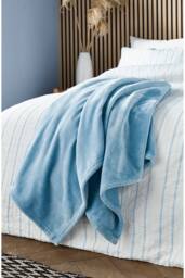 Helena Springfield 'Snug' Fleece Throw in Blue - Size: 140 cm x 180 cm - thumbnail 2