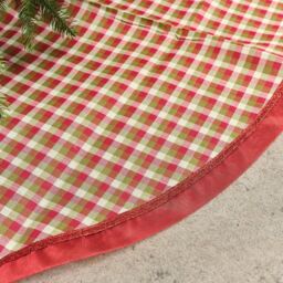 Melody Maison Red Checked Print Christmas Tree Skirt - 120cm - thumbnail 3