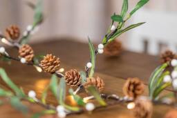 Marco Paul 150cm Pre-Lit Christmas Mistletoe Garland in Green - Size: 150 cm - thumbnail 5