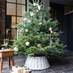 Ivyline Wicker Tree Skirt Round White H26cm D60cm in Natural - thumbnail 1