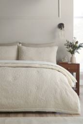 Catherine Lansfield 'Amelia Jacquard' Bedspread in Cream - thumbnail 2