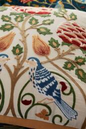 Morris & Co 'Seasons By May Indigo' Cotton Cushion in Cream - Size: 45 cm x 45 cm - thumbnail 3