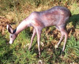 Inspirational Gifting Grazing Doe Garden Sculpture Aluminium Decoration in Bronze - thumbnail 4