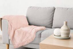 New Edge Blinds Camilla Collection Chenille Throw in Dusty Pink - Size: 150 cm x 200 cm - thumbnail 3
