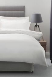 Belledorm Egyptian Cotton 200 Thread Count Duvet Cover in White - Size: Single - thumbnail 1