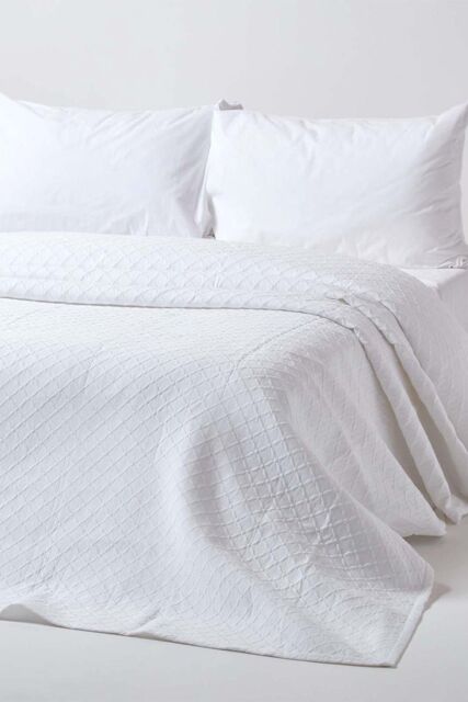 Homescapes Cotton Contemporary Diamond Pattern Bedspread in White - Size: Single - image 1